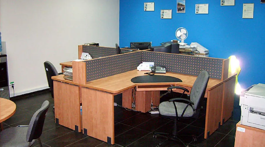 Kilnojamųjų stelažų, mobilių spintų, metalinių sandėlio biuro baldų gamintojas, Lenkija